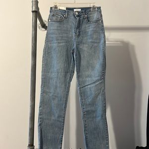 Forever21 Light Wash Mom Jeans in Size 27